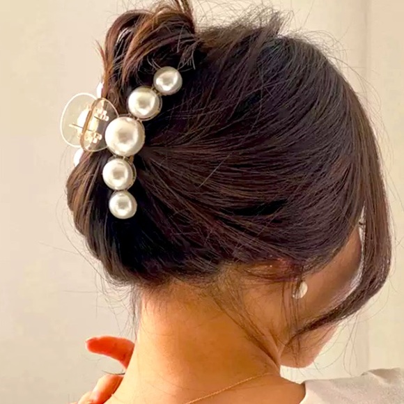 Big Pearl Acrylic Hair Claw Clip - Picture 2 of 5